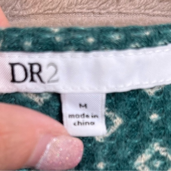 Soft Green Henley Long Sleeve w/ Thumb Holes Medium Women’s by DR2 - Picture 9 of 9